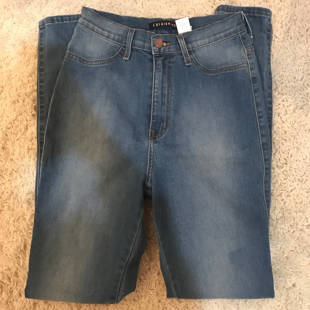 FASHION NOVA JEANS NEVER WORN